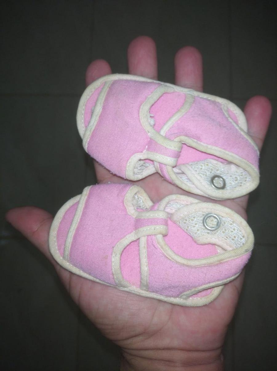 CRÔNICA | Pés no chão; por Flávio de Ostanila